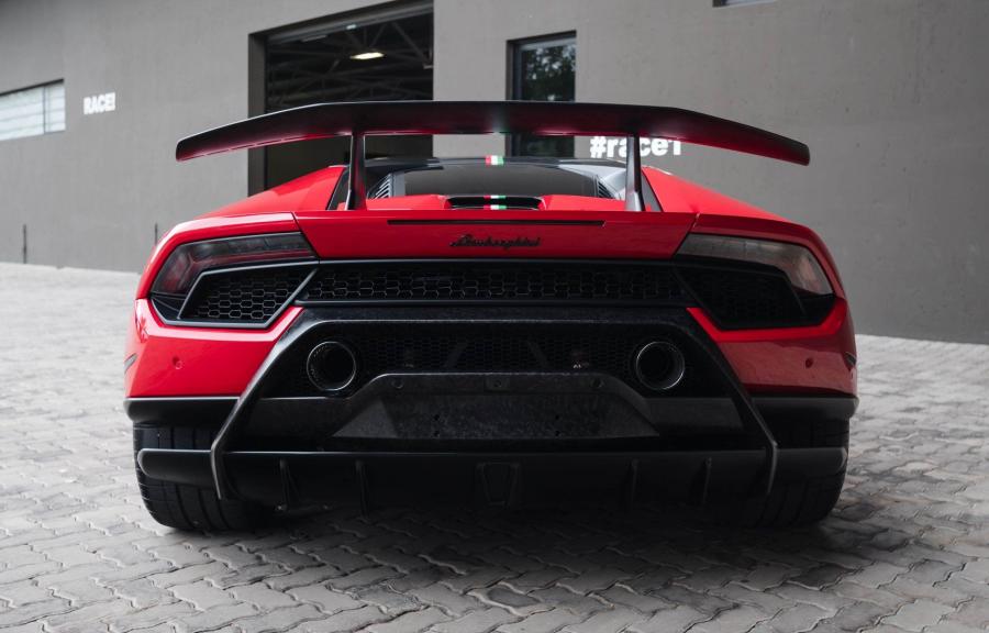  Lamborghini Huracan Performante by RACE! 2018 года  (фото 13 из 37)
